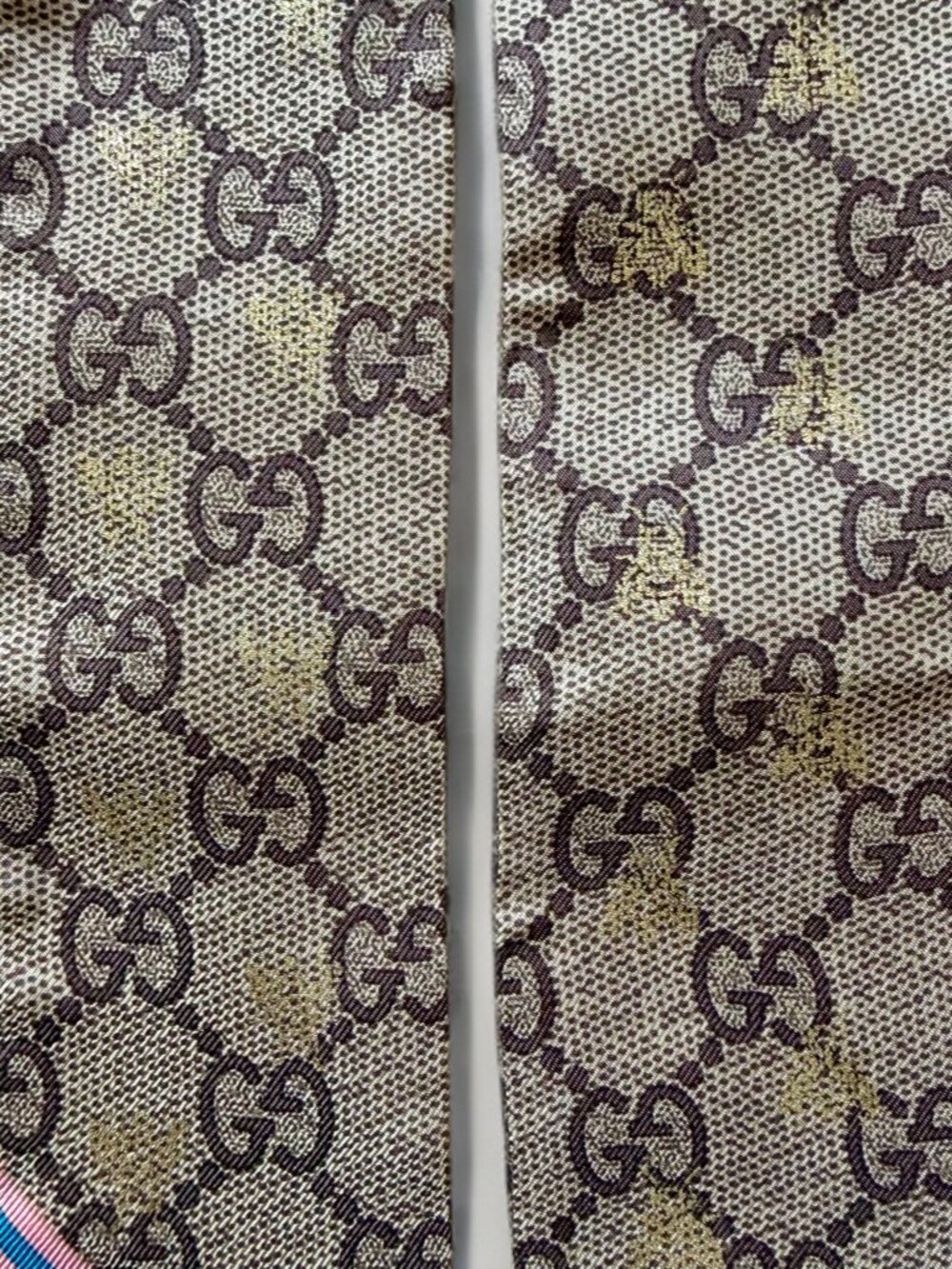 Gucci Gold Beige GG Supreme Monogram Bee Neck Bow Silk Scarf - Picture 5 of 7